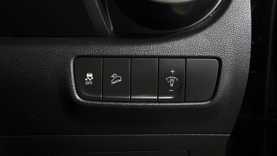 2022 Hyundai Kona (FWD), Automatic, 85105 km, Utility Switches/Buttons