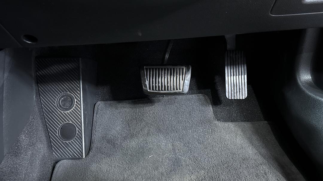 2022 Hyundai Kona (FWD), Automatic, 85105 km, Pedals and Footmat