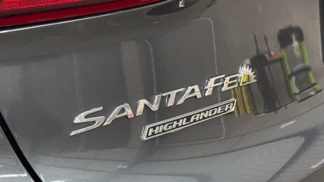 2018 Hyundai Santa Fe Highlander Crdi Satin AWD, Automatic, 62728 km, Badge (Boot Left Side)