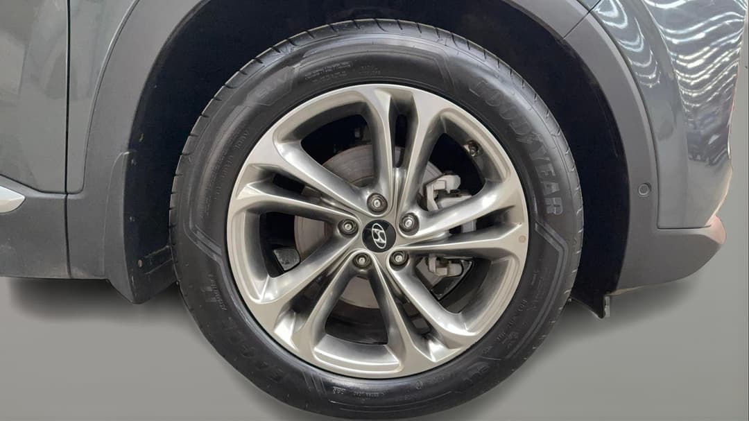 2018 Hyundai Santa Fe Highlander Crdi Satin AWD, Automatic, 62728 km, Right Front Wheel