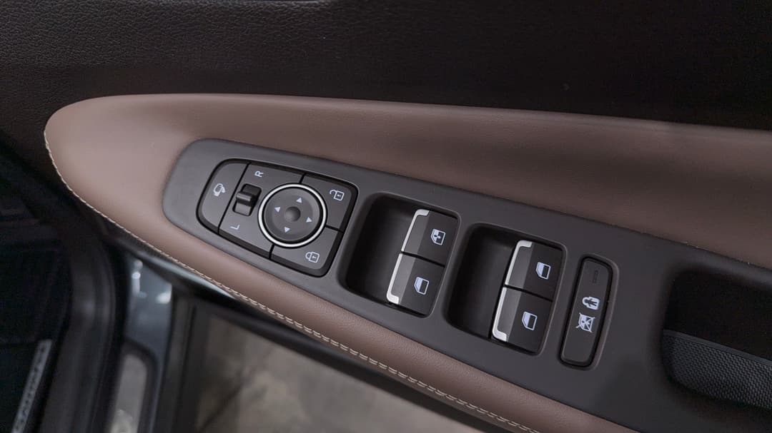 2018 Hyundai Santa Fe Highlander Crdi Satin AWD, Automatic, 62728 km, Drivers Side Door Panel Controls