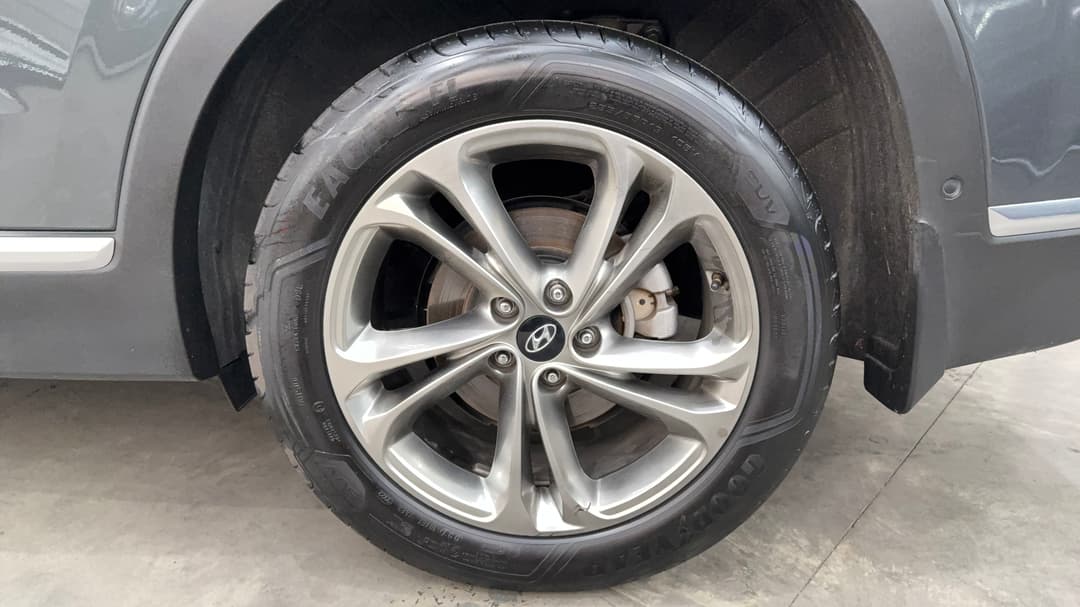 2018 Hyundai Santa Fe Highlander Crdi Satin AWD, Automatic, 62728 km, Left Rear Wheel