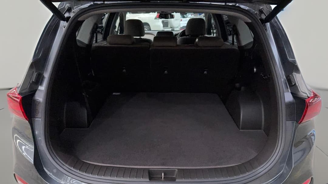 2018 Hyundai Santa Fe Highlander Crdi Satin AWD, Automatic, 62728 km, Boot Inside View