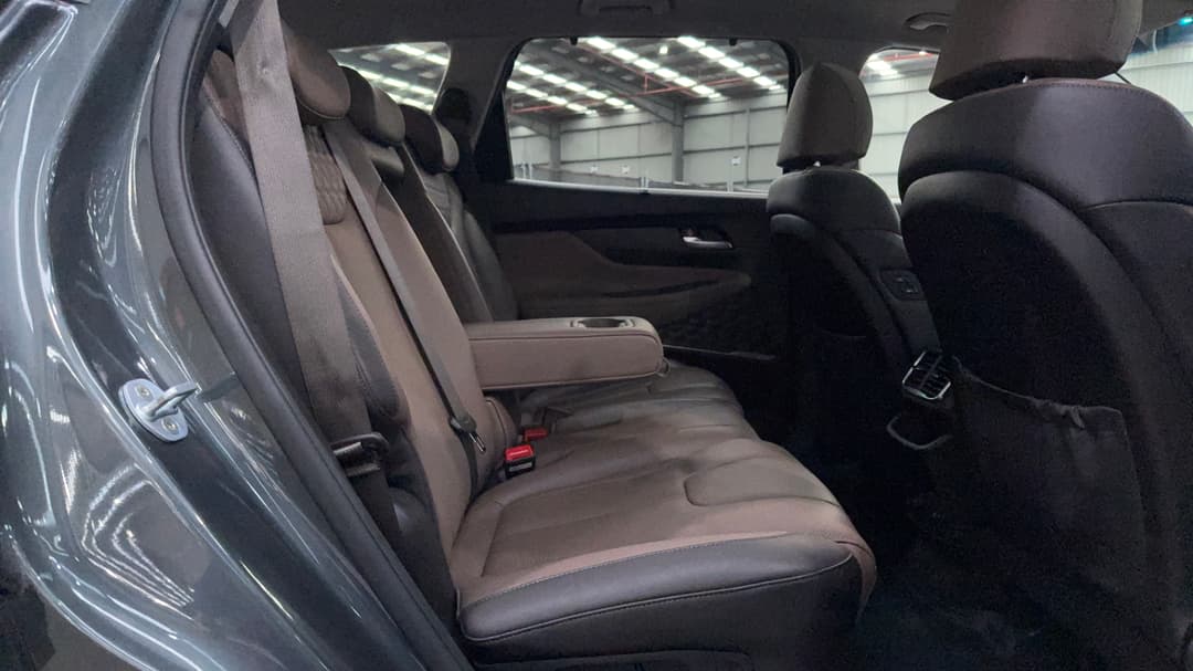 2018 Hyundai Santa Fe Highlander Crdi Satin AWD, Automatic, 62728 km, Right Side Rear Door Cabin View