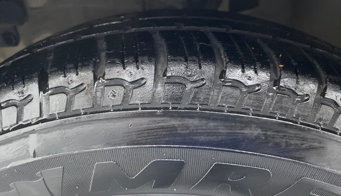 2015 Hyundai i10 MAGNA 1.1 IRDE2, Petrol, Manual, 38,878 km, Left Front Tyre Tread