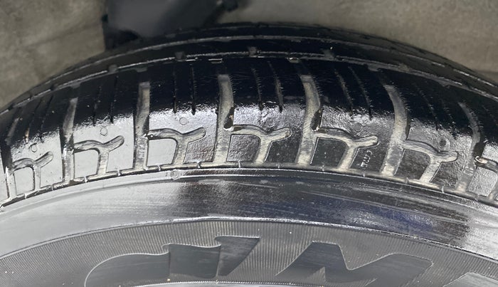 2015 Hyundai i10 MAGNA 1.1 IRDE2, Petrol, Manual, 38,878 km, Left Rear Tyre Tread