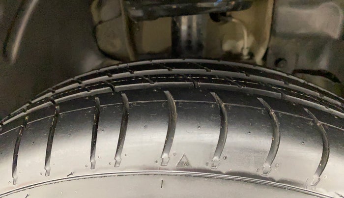 2018 Tata Tiago XE 1.2 REVOTRON, Petrol, Manual, 47,220 km, Right Front Tyre Tread