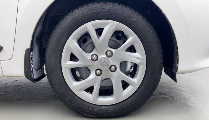 2017 Hyundai Grand i10 magna 1.2 crdi, Diesel, Manual, 33,846 km, Right Front Tyre