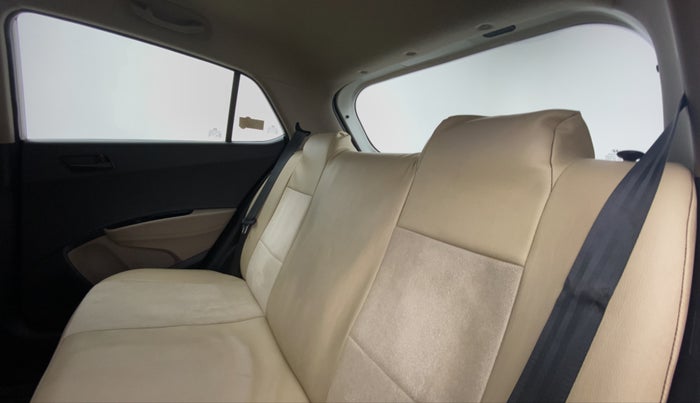 2017 Hyundai Grand i10 magna 1.2 crdi, Diesel, Manual, 33,846 km, Right Side Door Cabin View