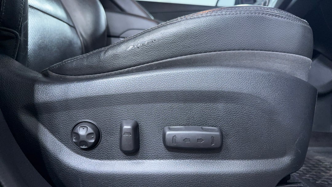 2015 Hyundai Santa Fe Highlander Crdi (4x4), Automatic, 133393 km, Drivers Side Adjustment Panel