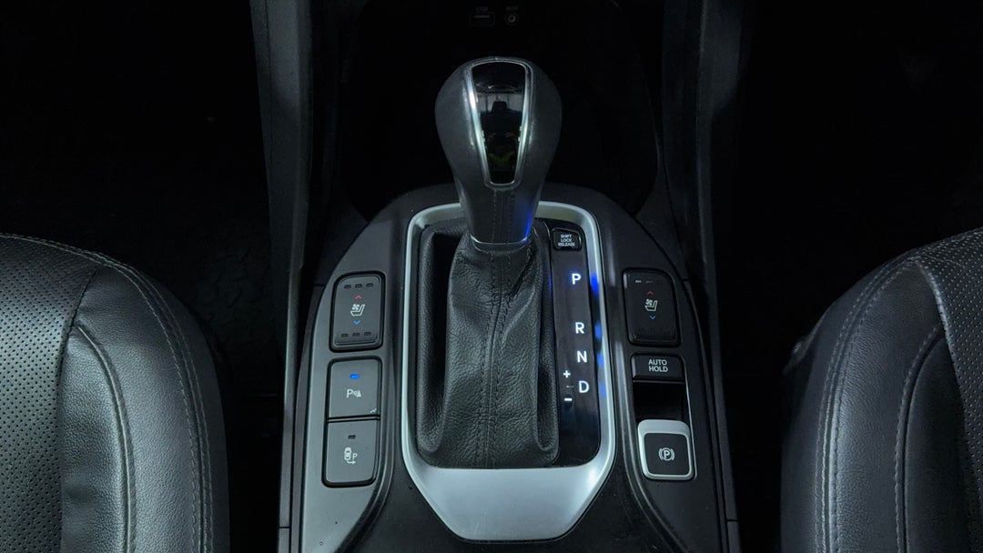 2015 Hyundai Santa Fe Highlander Crdi (4x4), Automatic, 133393 km, Gear Lever 