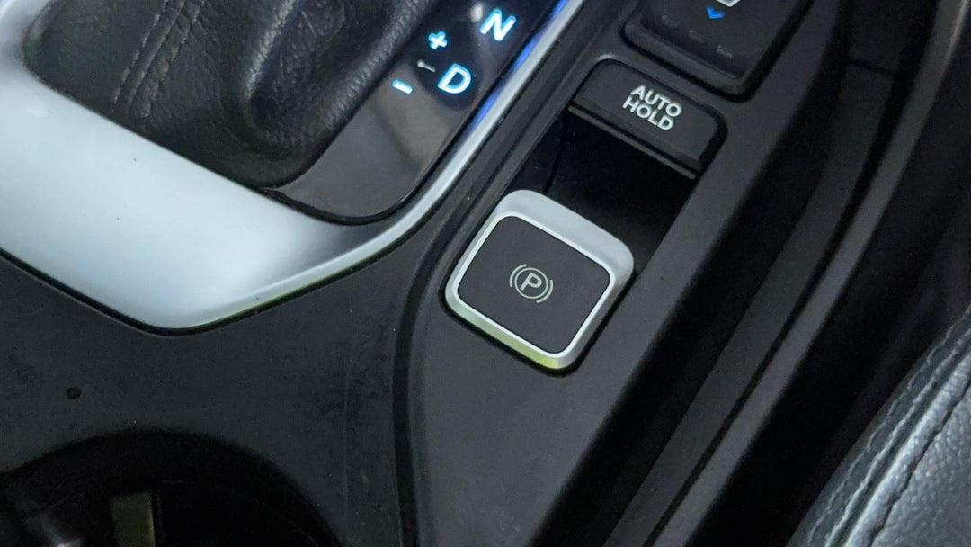 2015 Hyundai Santa Fe Highlander Crdi (4x4), Automatic, 133393 km, Handbrake