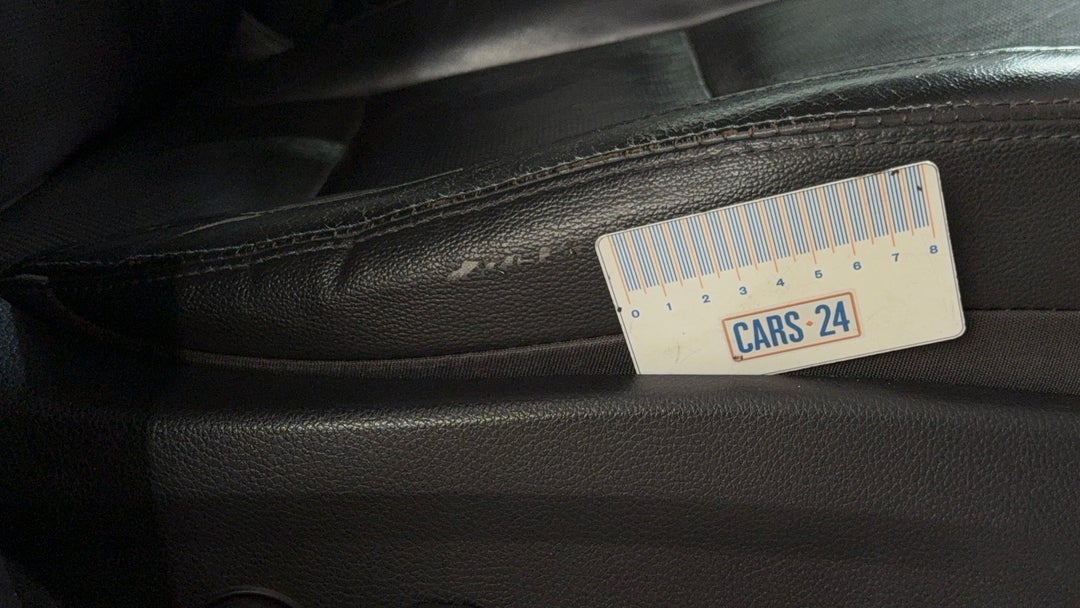 2015 Hyundai Santa Fe Highlander Crdi (4x4), Automatic, 133393 km, Seats Front RHS Tear