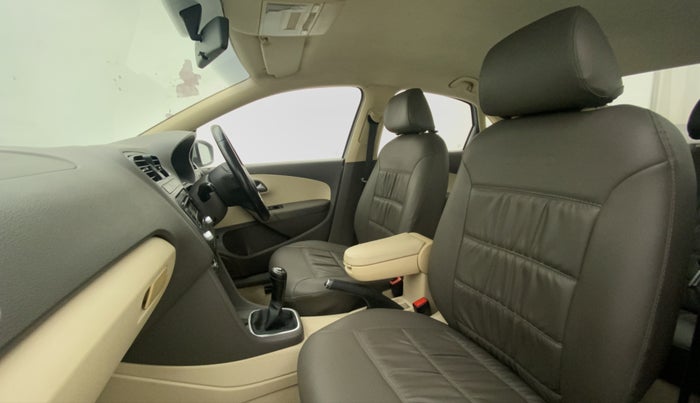 2011 Volkswagen Vento HIGHLINE 1.6 MPI, Petrol, Manual, 47,470 km, Right Side Front Door Cabin