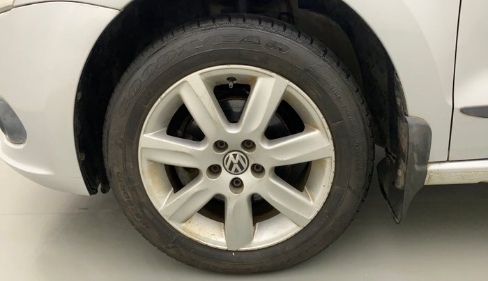 2011 Volkswagen Vento HIGHLINE 1.6 MPI, Petrol, Manual, 47,470 km, Left Front Wheel