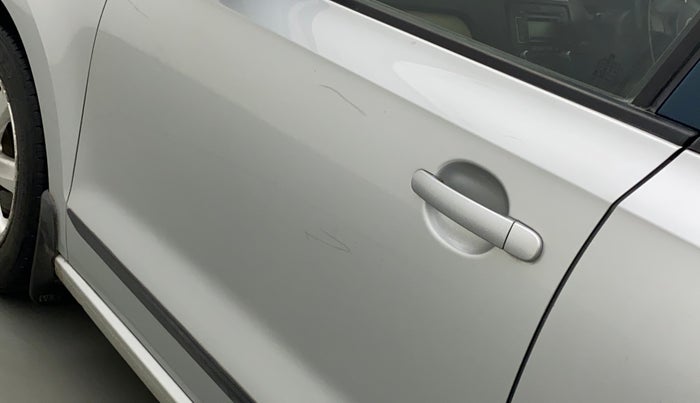 2011 Volkswagen Vento HIGHLINE 1.6 MPI, Petrol, Manual, 47,470 km, Front passenger door - Minor scratches
