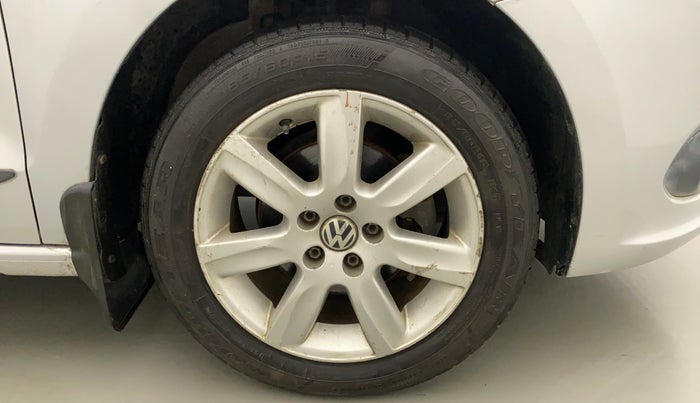 2011 Volkswagen Vento HIGHLINE 1.6 MPI, Petrol, Manual, 47,470 km, Right Front Wheel
