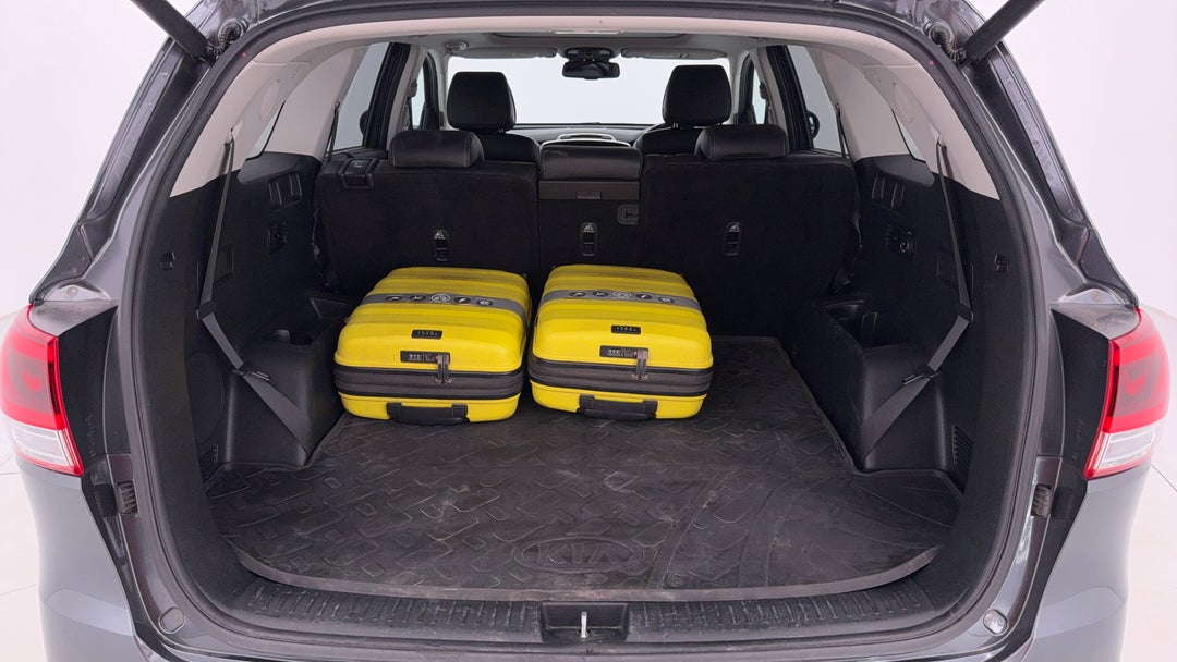 2017 Kia Sorento Platinum (4x4), Automatic, 103503 km, Boot Inside View with Luggage