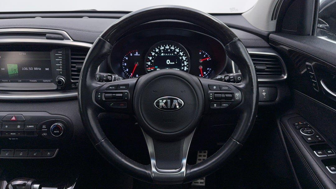 2017 Kia Sorento Platinum (4x4), Automatic, 103503 km, Steering Wheel Close-up
