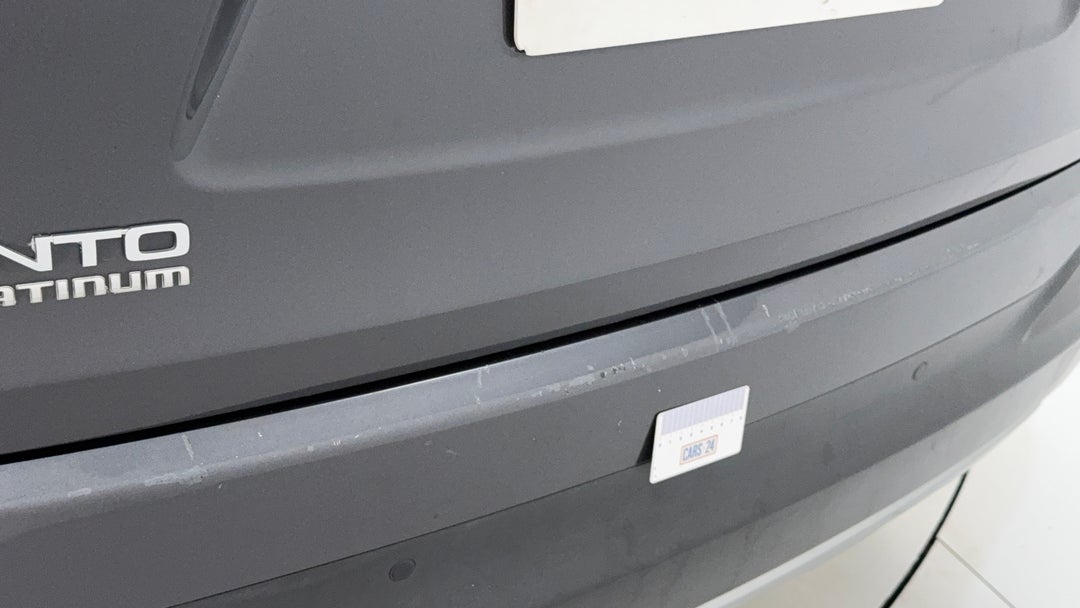 2017 Kia Sorento Platinum (4x4), Automatic, 103503 km, Bumper Rear Scratch