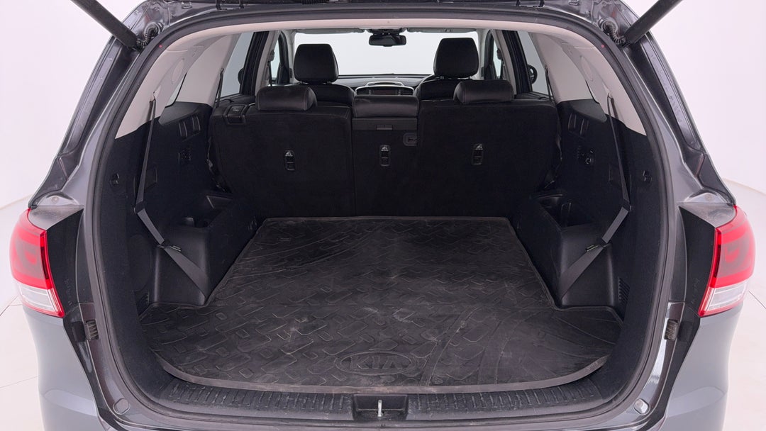 2017 Kia Sorento Platinum (4x4), Automatic, 103503 km, Boot Inside View