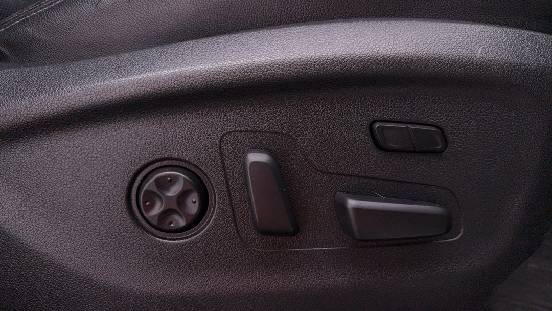 2017 Kia Sorento Platinum (4x4), Automatic, 103503 km, Drivers Side Adjustment Panel