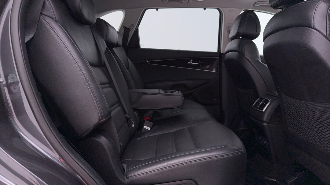 2017 Kia Sorento Platinum (4x4), Automatic, 103503 km, Right Side Rear Door Cabin View