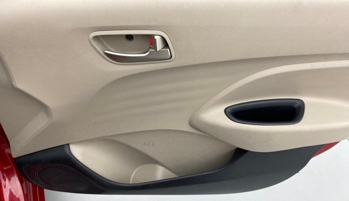 2018 Hyundai NEW SANTRO ASTA 1.1 MT, Petrol, Manual, 17,076 km, Driver Side Door Panels Control