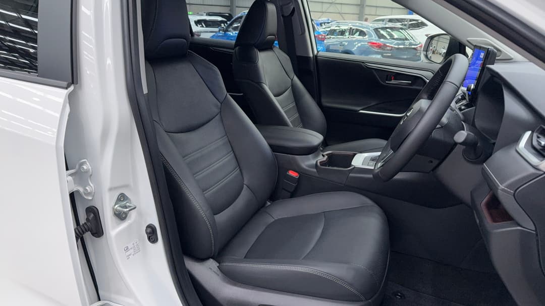2025 Toyota RAV4 Cruiser (2WD) Hybrid, Automatic, 2541 km, Speaker View