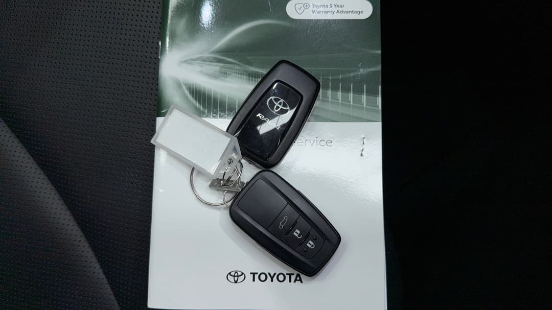 2025 Toyota RAV4 Cruiser (2WD) Hybrid, Automatic, 2541 km, Key Close-up