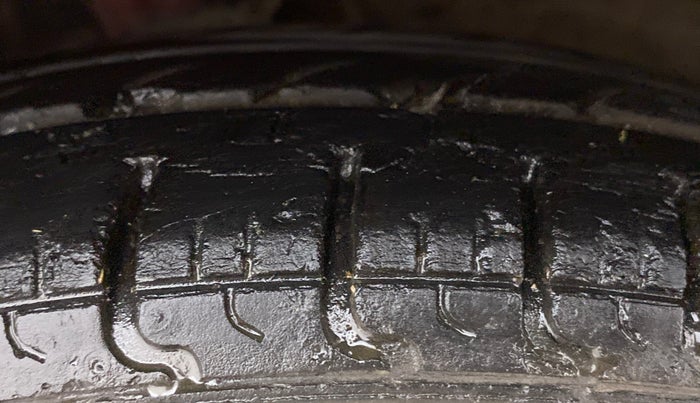 2011 Hyundai i10 SPORTZ 1.2, Petrol, Manual, 74,895 km, Right Front Tyre Tread
