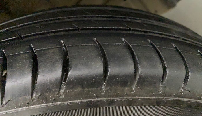 2015 Maruti Wagon R 1.0 LXI CNG, CNG, Manual, 1,03,344 km, Left Rear Tyre Tread