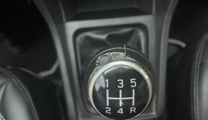 2017 Maruti Vitara Brezza VDI OPT, Diesel, Manual, 98,682 km, Gear lever - Knob has minor damage