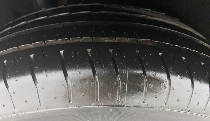 2017 Maruti Vitara Brezza VDI OPT, Diesel, Manual, 98,682 km, Left Rear Tyre Tread