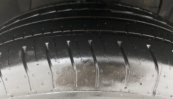 2017 Maruti Vitara Brezza VDI OPT, Diesel, Manual, 98,682 km, Left Front Tyre Tread