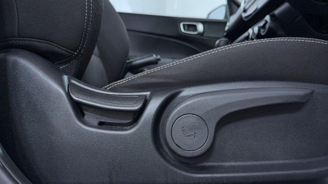 2023 Hyundai Venue Venue, Automatic, 61198 km, Drivers Side Adjustment Panel