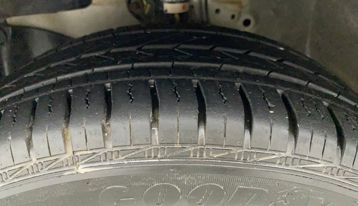 2014 Honda Brio S MT, Petrol, Manual, 58,687 km, Left Front Tyre Tread