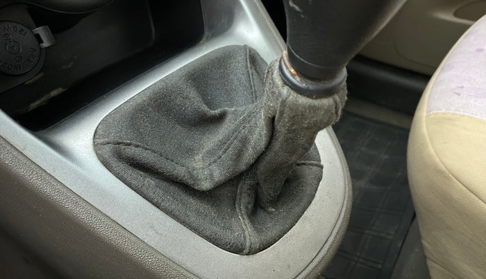 2011 Hyundai i10 ERA 1.1 IRDE, Petrol, Manual, 38,037 km, Gear lever - Boot cover slightly torn