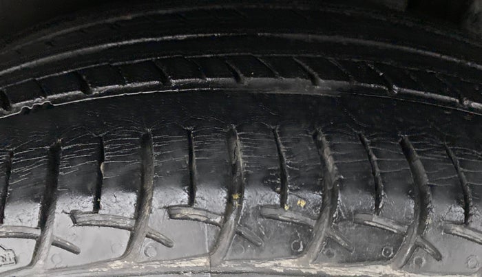 2014 Maruti Ertiga VXI CNG, CNG, Manual, 1,05,177 km, Left Rear Tyre Tread