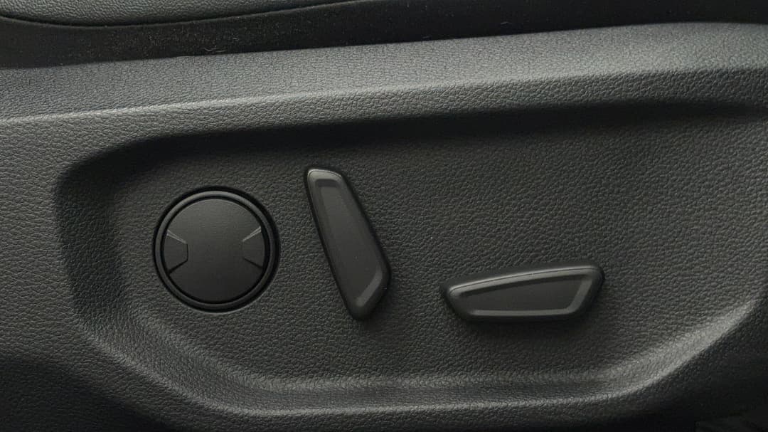 2023 Ford Ranger Wildtrak 3.0 (4x4), Automatic, 33022 km, Drivers Side Adjustment Panel