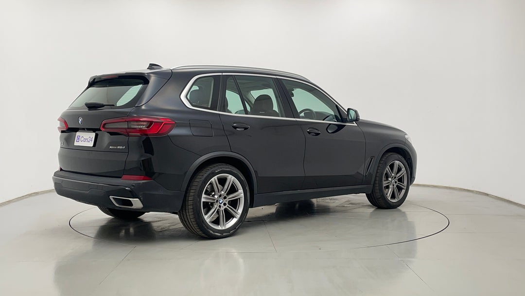 Right Back Diagonal (45- Degree) View