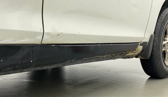 2015 Maruti Swift LXI (O), Petrol, Manual, 62,617 km, Right running board - Slightly dented
