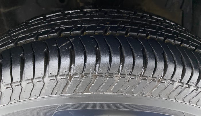 2016 Maruti Swift VXI OPT, Petrol, Manual, 13,842 km, Right Front Tyre Tread