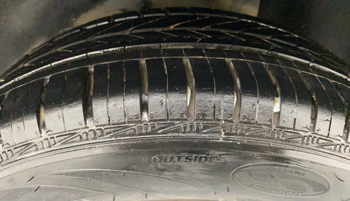 2013 Ford Figo 1.2 TITANIUM DURATEC, Petrol, Manual, 32,242 km, Left Rear Tyre Tread