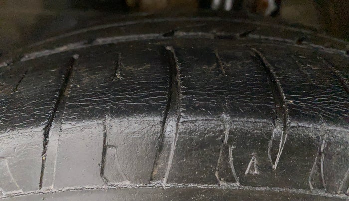 2019 Mahindra Kuv100 K2 TRIP CNG, CNG, Manual, 57,019 km, Left Front Tyre Tread