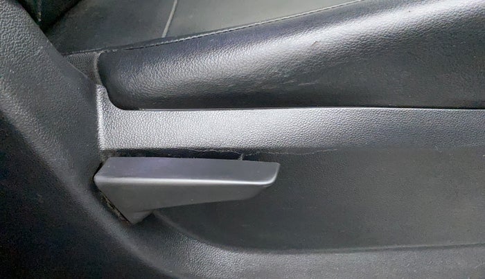 2019 Mahindra Kuv100 K2 TRIP CNG, CNG, Manual, 57,019 km, Driver Side Adjustment Panel
