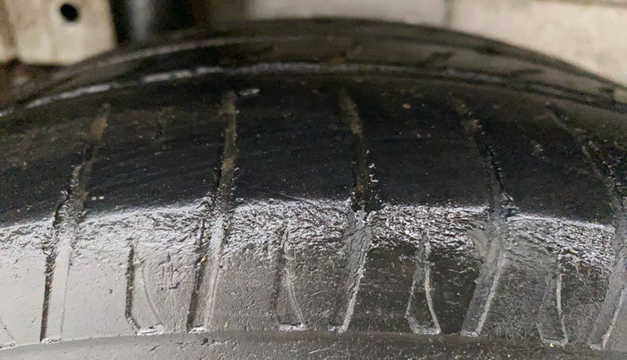 2019 Mahindra Kuv100 K2 TRIP CNG, CNG, Manual, 57,019 km, Right Rear Tyre Tread