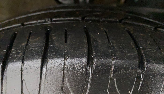 2019 Mahindra Kuv100 K2 TRIP CNG, CNG, Manual, 57,019 km, Right Front Tyre Tread