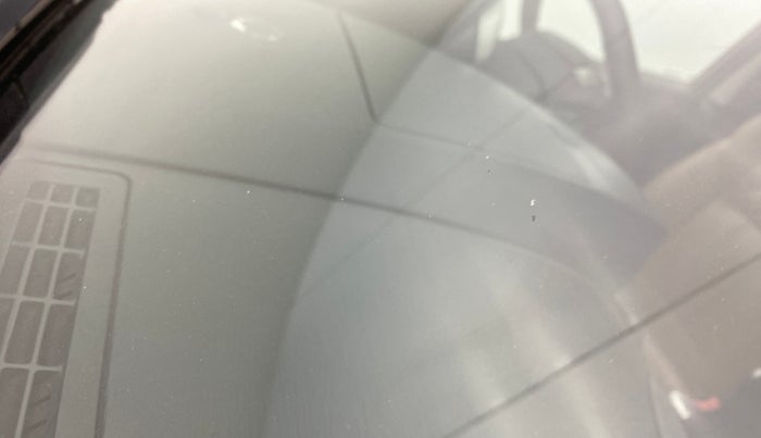 2018 Mahindra XUV500 W9, Diesel, Manual, 42,911 km, Front windshield - Minor spot on windshield