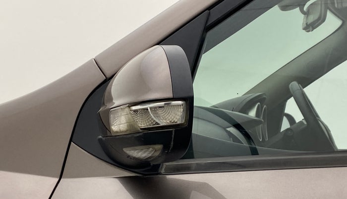 2018 Mahindra XUV500 W9, Diesel, Manual, 42,911 km, Left rear-view mirror - Indicator light has minor damage